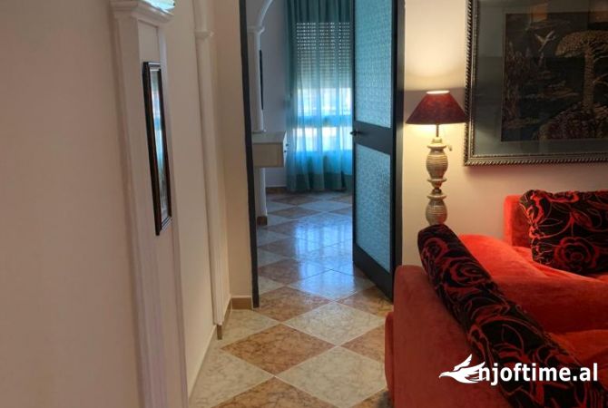 Shtepi me qera Apartament ne Tirane, 1+1, Mobilimi E mobiluar, Pagesa 350  Euro.