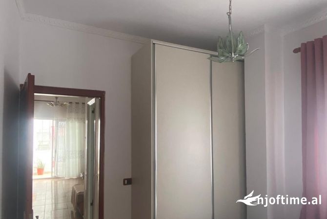 Shtepi me qera Apartament ne Tirane, 1+1, Mobilimi E mobiluar, Pagesa 35,000  Leke.