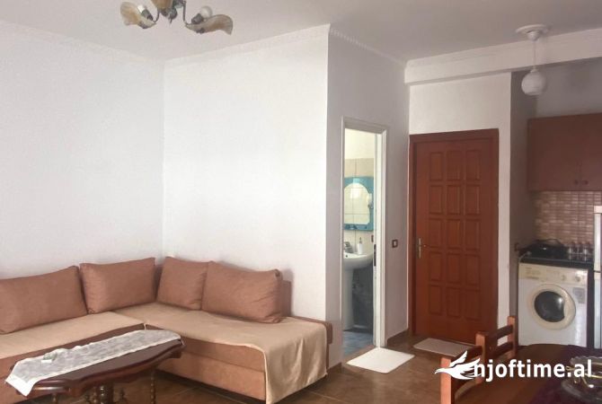 Shtepi me qera Apartament ne Tirane, 1+1, Mobilimi E mobiluar, Pagesa 35,000  Leke.
