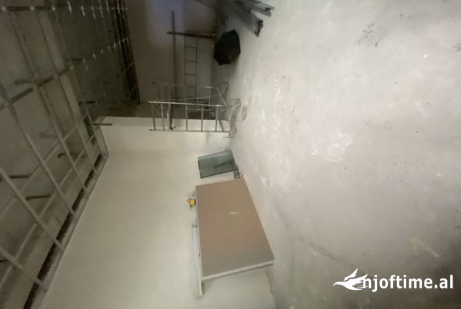 Ambjent biznesi,me sip 60 m2,te shkolle e kuqe,2000 euro