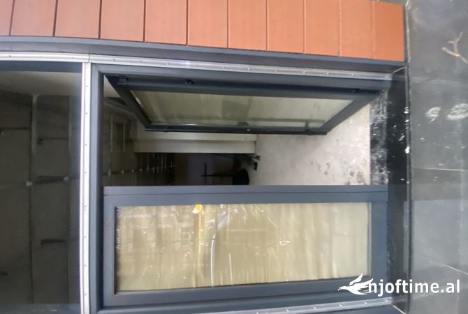 Ambjent biznesi,me sip 60 m2,te shkolle e kuqe,2000 euro