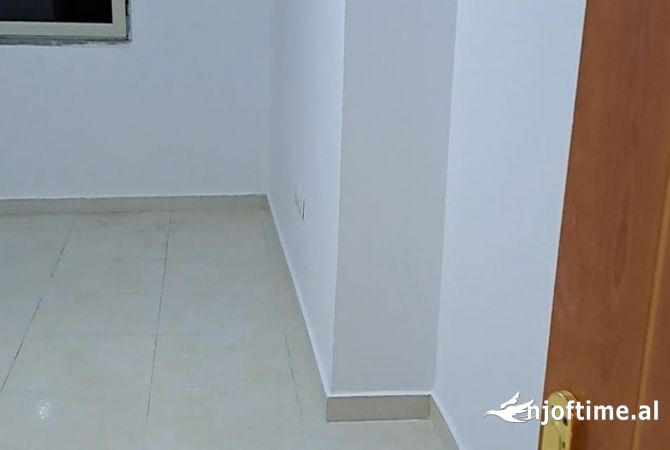 Shtepi me qera Apartament ne Tirane, 2+1, Mobilimi Pjeserisht e mobiluar, Pagesa 400  Euro.