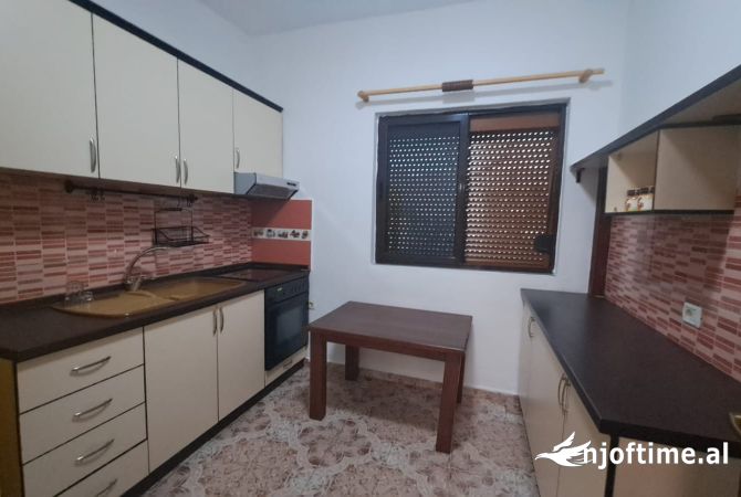 Shtepi me qera 2+1 ne Tirane - 400 Euro
