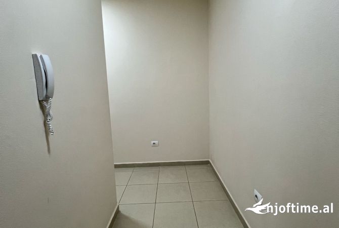 Shtepi me qera Apartament ne Tirane, 1+1, Mobilimi E mobiluar, Pagesa 700  Euro.