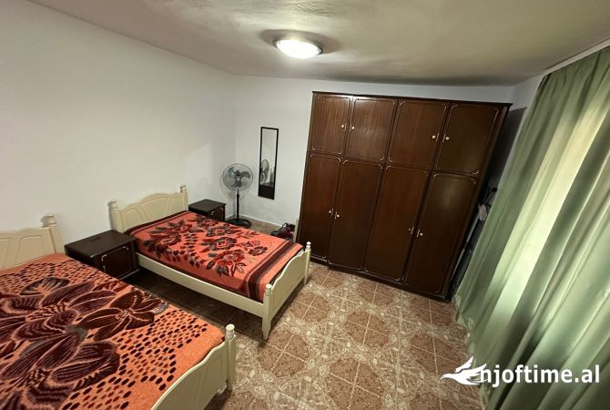 Shtepi me qera Shtepi Private ne Tirane, 1+1, Mobilimi E mobiluar, Pagesa 300  Euro.