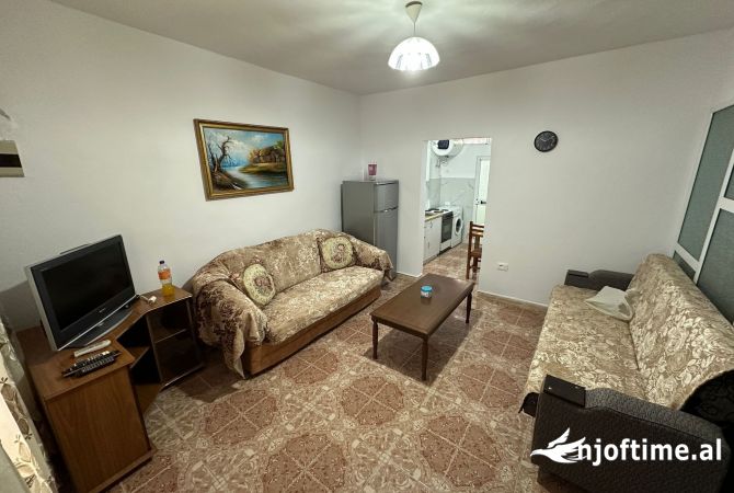 Shtepi me qera Shtepi Private ne Tirane, 1+1, Mobilimi E mobiluar, Pagesa 300  Euro.