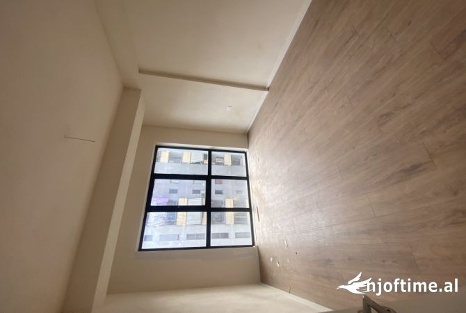 Shtepi ne shitje Apartament ne Tirane, 2+1, Mobilimi E mobiluar, Pagesa 154,000  Euro.