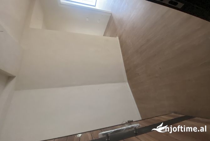 Shtepi ne shitje Apartament ne Tirane, 2+1, Mobilimi E mobiluar, Pagesa 154,000  Euro.