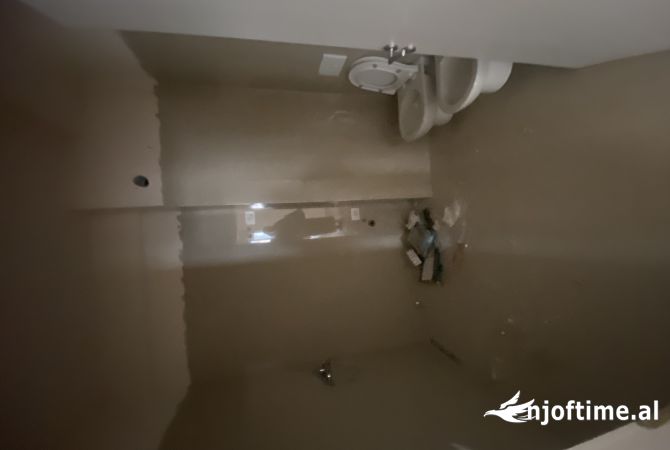 Shtepi ne shitje Apartament ne Tirane, 2+1, Mobilimi E mobiluar, Pagesa 154,000  Euro.