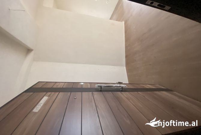 Shtepi ne shitje Apartament ne Tirane, 2+1, Mobilimi E mobiluar, Pagesa 154,000  Euro.