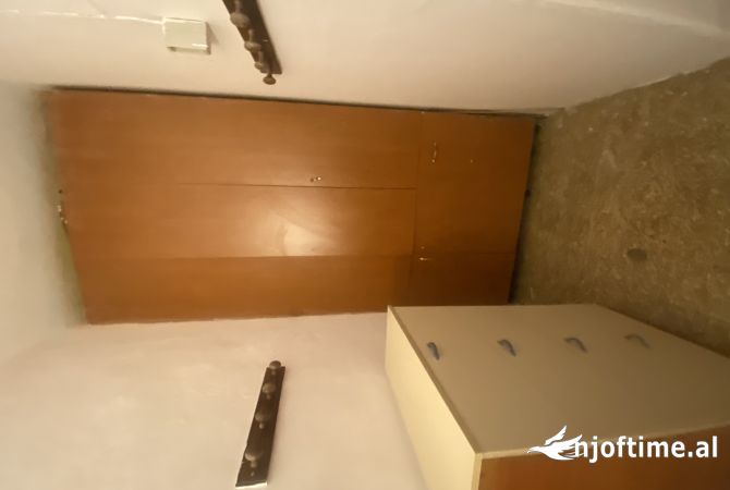 Shtepi me qera Penthose(kati i fundit panoramik) ne Tirane, 1+1, Mobilimi E mobiluar, Pagesa 500  Euro.