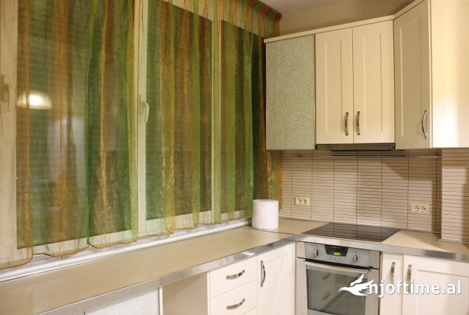 Shtepi me qera Apartament ne Tirane, 2+1, Mobilimi E mobiluar, Pagesa 700  Euro.