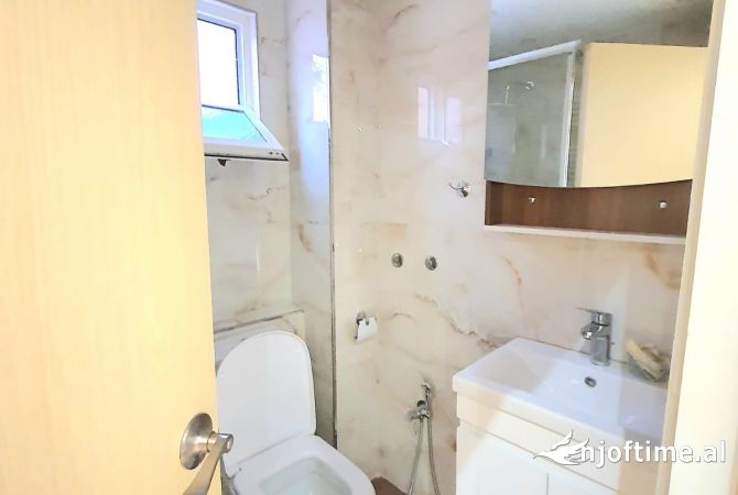 Shtepi me qera Shtepi Private ne Tirane, 2+1, Mobilimi E mobiluar, Pagesa 600  Euro.