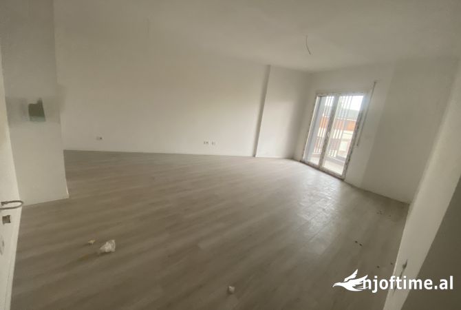 Shtepi ne shitje Apartament ne Tirane, 2+1, Mobilimi Bosh, pa mobiluar, Pagesa 218,000  Euro.