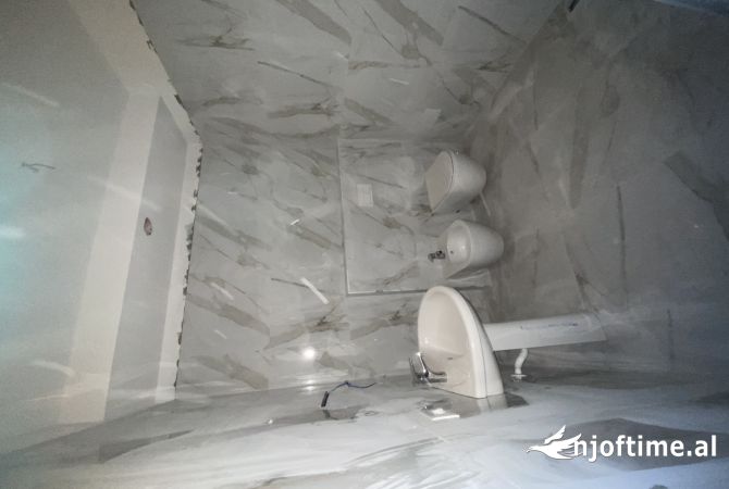 Shtepi ne shitje Apartament ne Tirane, 2+1, Mobilimi Bosh, pa mobiluar, Pagesa 218,000  Euro.