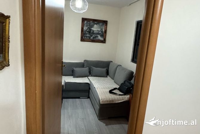 Shtepi me qera Apartament ne Tirane, 1+1, Mobilimi E mobiluar, Pagesa 300  Euro.