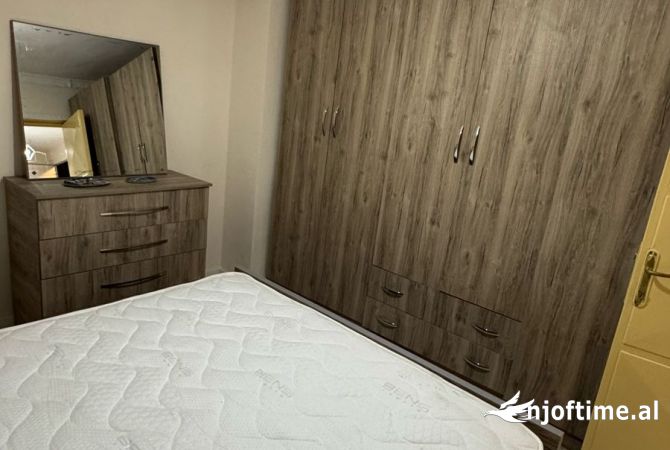 Shtepi me qera Apartament ne Tirane, 1+1, Mobilimi E mobiluar, Pagesa 300  Euro.