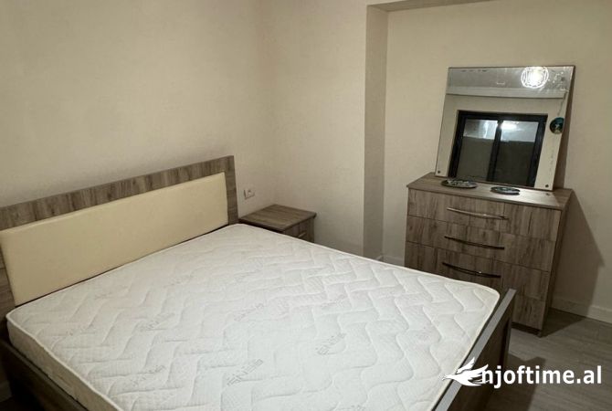 Shtepi me qera Apartament ne Tirane, 1+1, Mobilimi E mobiluar, Pagesa 300  Euro.