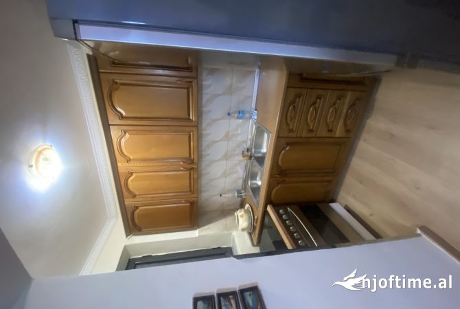 Shtepi me qera Apartament ne Tirane, 2+1, Mobilimi E mobiluar, Pagesa 450  Euro.