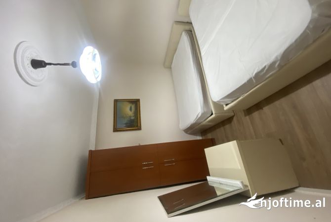 Shtepi me qera Apartament ne Tirane, 2+1, Mobilimi E mobiluar, Pagesa 450  Euro.