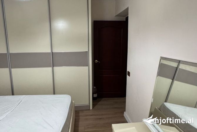 Shtepi me qera Apartament ne Tirane, 2+1, Mobilimi E mobiluar, Pagesa 450  Euro.
