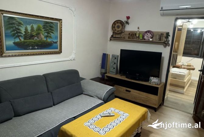 2+1,i mobiluar,shkolle e bashkuar,450 euro i diskutueshem