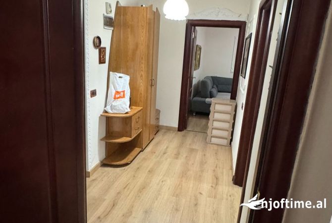 Shtepi me qera Apartament ne Tirane, 2+1, Mobilimi E mobiluar, Pagesa 450  Euro.