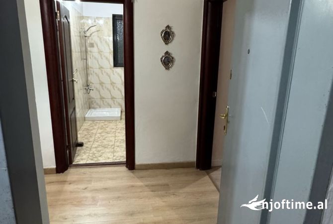 Shtepi me qera Apartament ne Tirane, 2+1, Mobilimi E mobiluar, Pagesa 450  Euro.