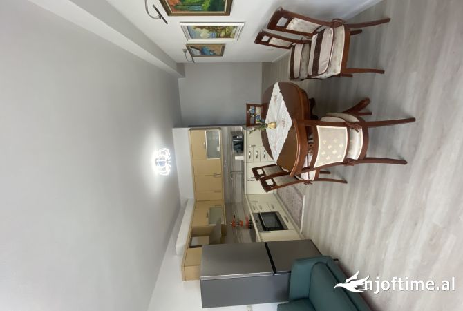 Shtepi me qera Apartament ne Tirane, 2+1, Mobilimi E mobiluar, Pagesa 650  Euro.