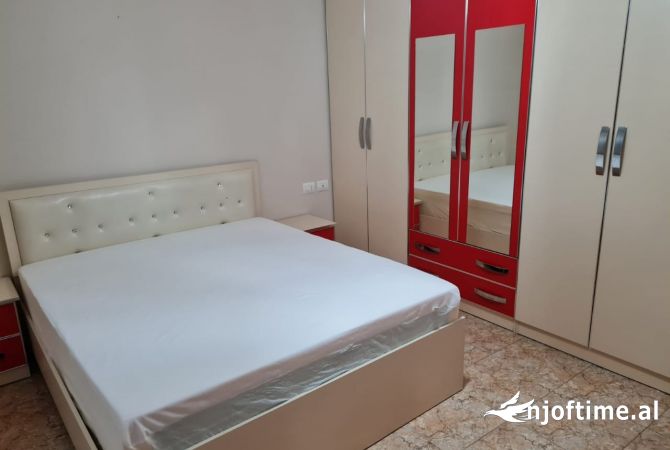 Shtepi me qera Apartament ne Tirane, 2+1, Mobilimi E mobiluar, Pagesa 600  Euro.