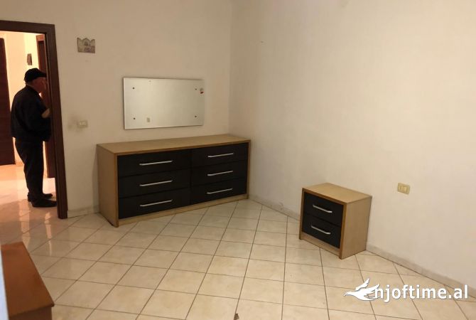 Shtepi me qera Apartament ne Tirane, 2+1, Mobilimi E mobiluar, Pagesa 450  Euro.
