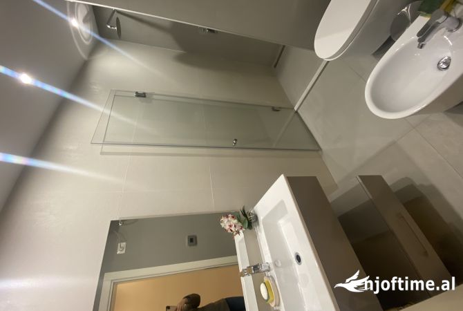 Shtepi me qera Apartament ne Tirane, 1+1, Mobilimi E mobiluar, Pagesa 550  Euro.