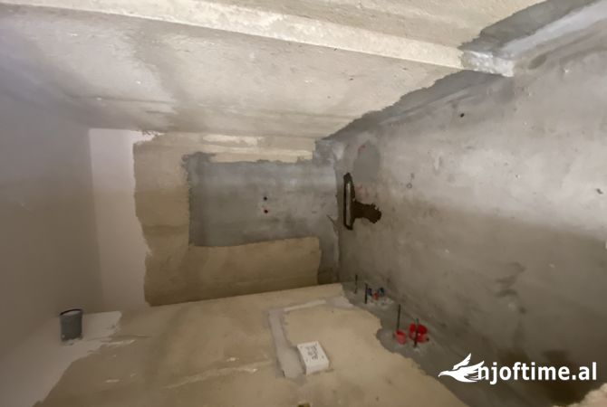 Shtepi ne shitje Apartament ne Tirane, 2+1, Mobilimi Bosh, pa mobiluar, Pagesa 96,000  Euro.