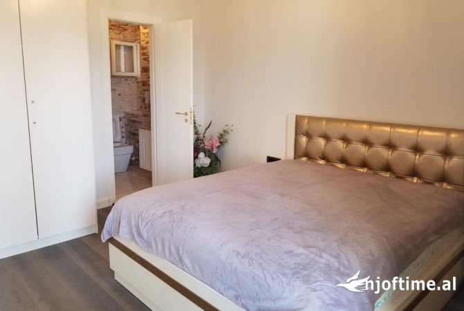 Shtepi me qera Apartament ne Tirane, 1+1, Mobilimi E mobiluar, Pagesa 620  Euro.