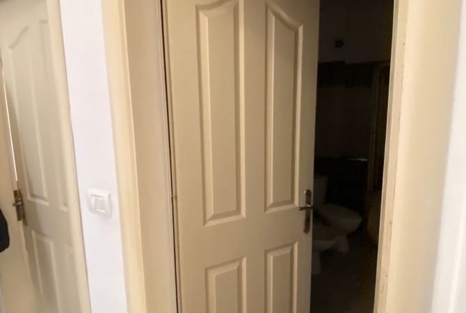 Shtepi ne shitje Apartament ne Tirane, 3+1, Mobilimi Bosh, pa mobiluar, Pagesa 140,000  Euro.