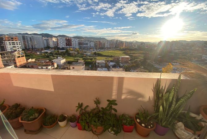 Shtepi ne shitje Apartament ne Tirane, 3+1, Mobilimi Bosh, pa mobiluar, Pagesa 140,000  Euro.