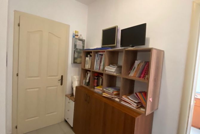 Shtepi ne shitje Apartament ne Tirane, 3+1, Mobilimi Bosh, pa mobiluar, Pagesa 140,000  Euro.