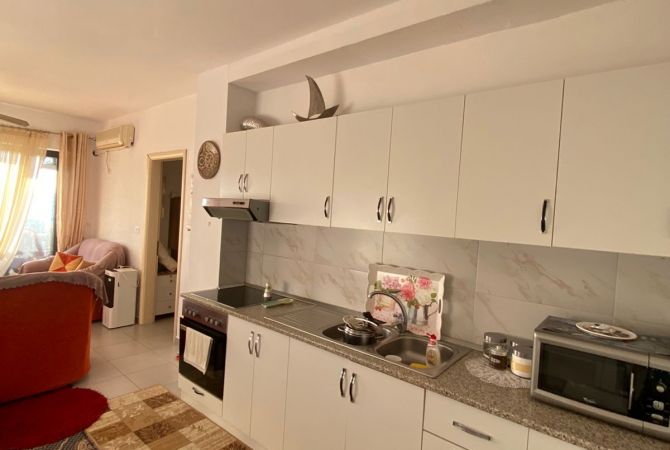 Shtepi ne shitje Apartament ne Tirane, 3+1, Mobilimi Bosh, pa mobiluar, Pagesa 140,000  Euro.