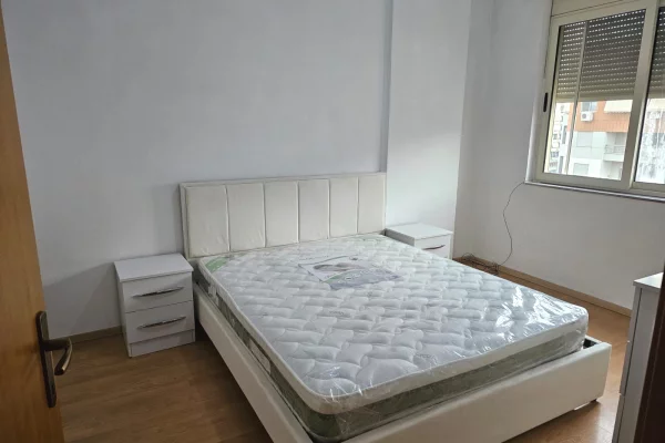 Shtepi me qera Apartament ne Tirane, 2+1, Mobilimi E mobiluar, Pagesa 500  Euro.