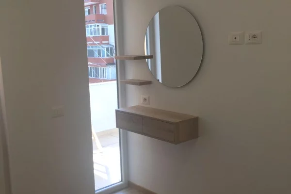 Shtepi ne shitje Apartament ne Tirane, 1+1, Mobilimi E mobiluar, Pagesa 165,000  Euro.
