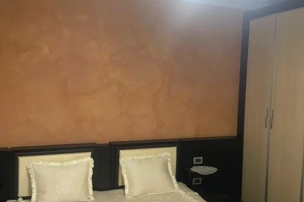 Shtepi ne shitje Apartament ne Tirane, 2+1, Mobilimi E mobiluar, Pagesa 260,000  Euro.