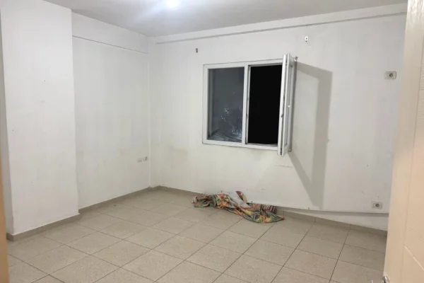 Shtepi me qera Apartament ne Tirane, 1+1, Mobilimi Bosh, pa mobiluar, Pagesa 500  Euro.