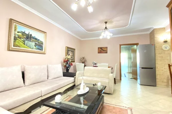 Shtepi me qera 2+1 ne Tirane - 700 Euro