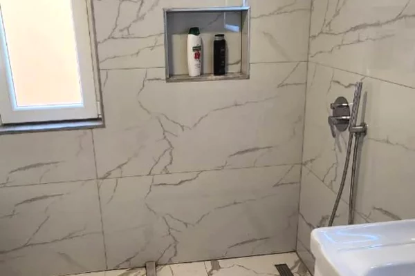 Shtepi me qera Apartament ne Tirane, 2+1, Mobilimi E mobiluar, Pagesa 700  Euro.