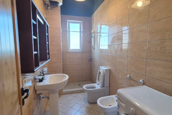 Shtepi me qera Apartament ne Tirane, 1+1, Mobilimi E mobiluar, Pagesa 600  Euro.