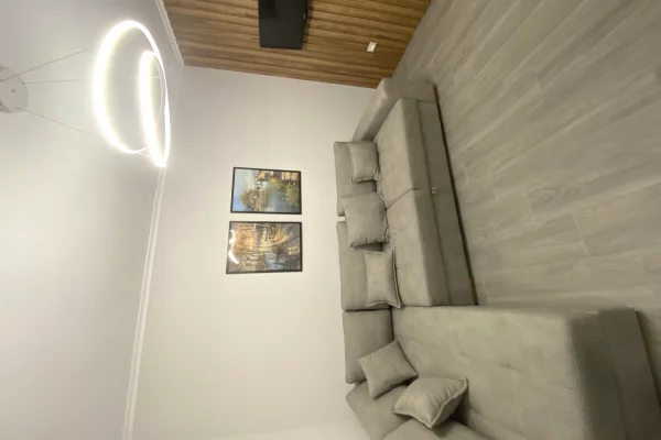 Shtepi me qera Apartament ne Tirane, 1+1, Mobilimi E mobiluar, Pagesa 550  Euro.