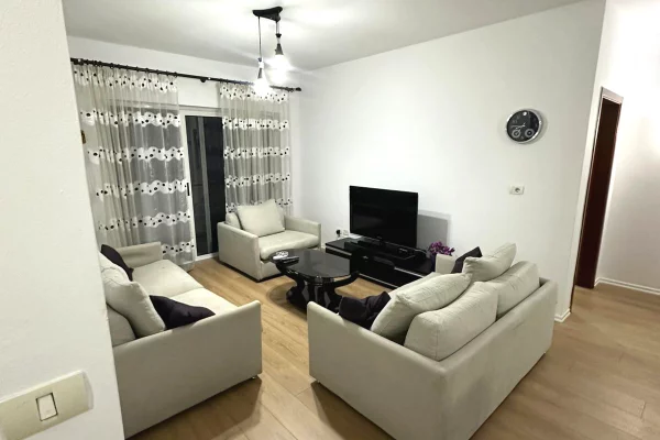 Shtepi me qera 2+1 ne Tirane - 850 Euro