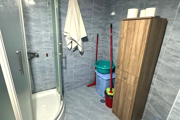 Shtepi me qera Apartament ne Tirane, 2+1, Mobilimi E mobiluar, Pagesa 850  Euro.