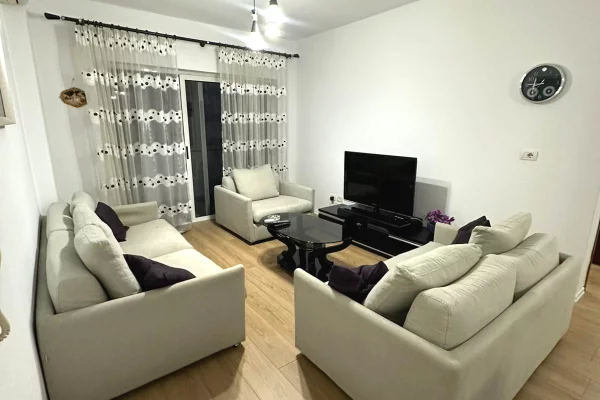 Shtepi me qera Apartament ne Tirane, 2+1, Mobilimi E mobiluar, Pagesa 850  Euro.