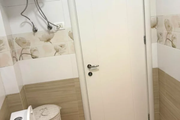 Shtepi me qera Apartament ne Tirane, 1+1, Mobilimi E mobiluar, Pagesa 550  Euro.